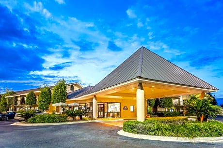 Days Inn by Wyndham Lake Park/Valdosta