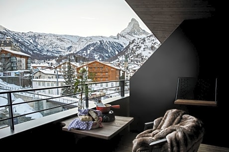 Deluxe Room with Balcony and Matterhorn View