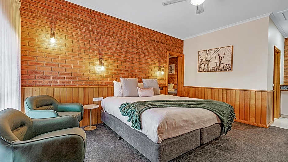 Golden River Motor Inn