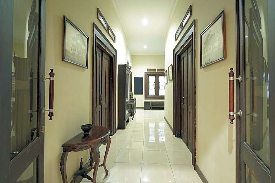 Ndalem Maharani Guest House