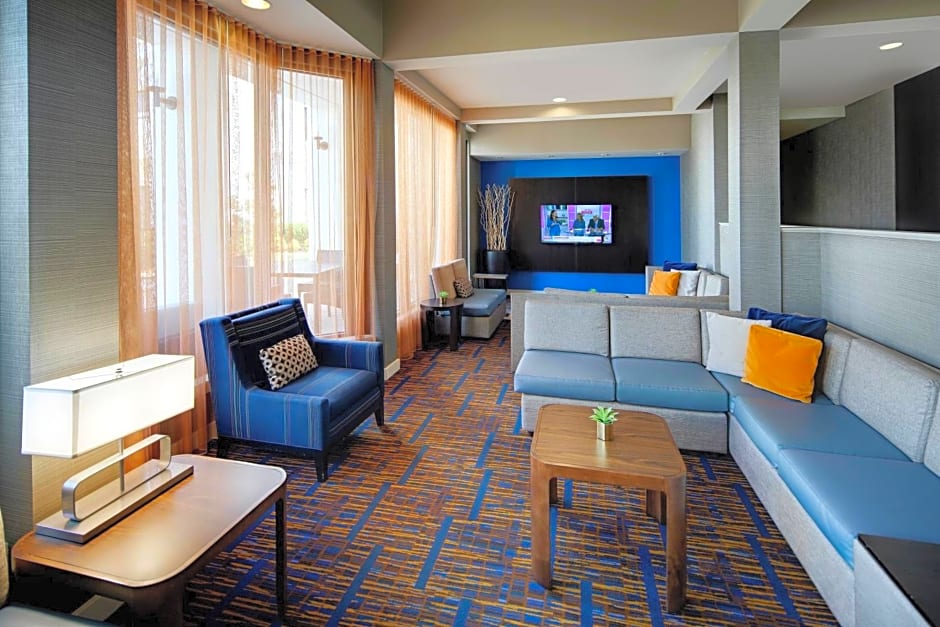 Courtyard by Marriott Dallas Addison/Midway