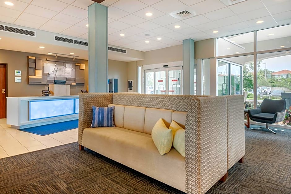 Holiday Inn Express & Suites St. Petersburg - Seminole Area By IHG
