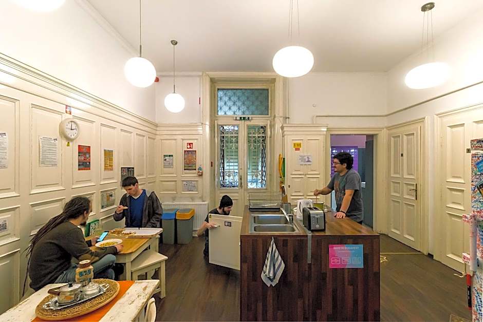 Baroque Hostel & Coworking