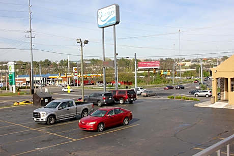 Quarters Inn & Suites