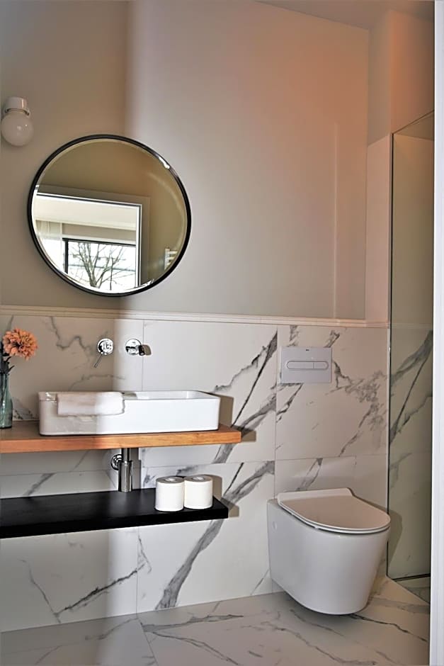 Patio Riverfront Aparthotel