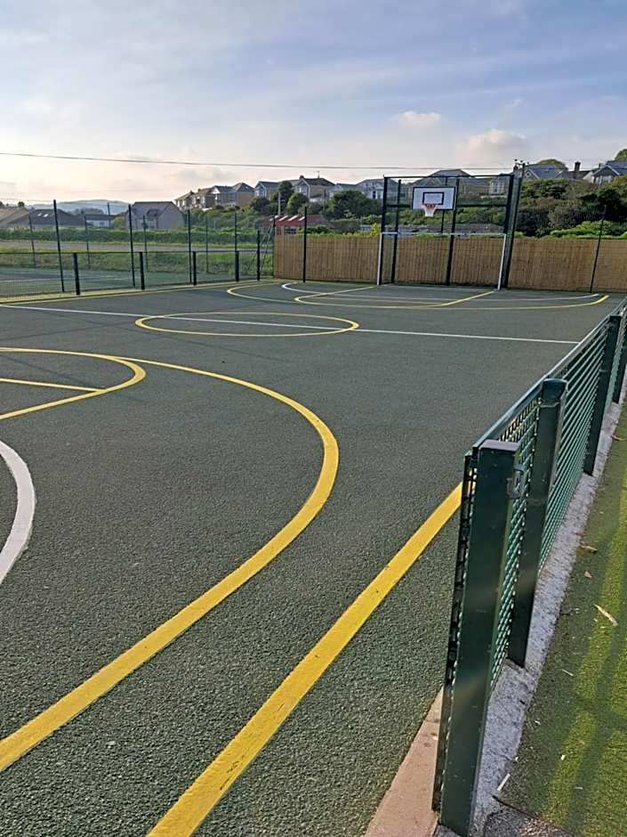 A short walk to Par Beach & coastal paths, On-site facilities. Pets welcome