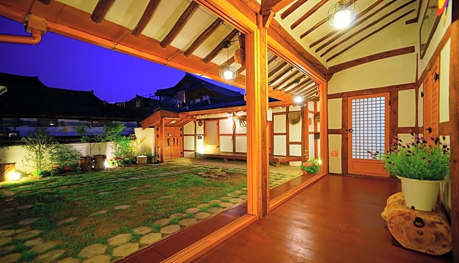 Hanulgiwa Hanok Stay