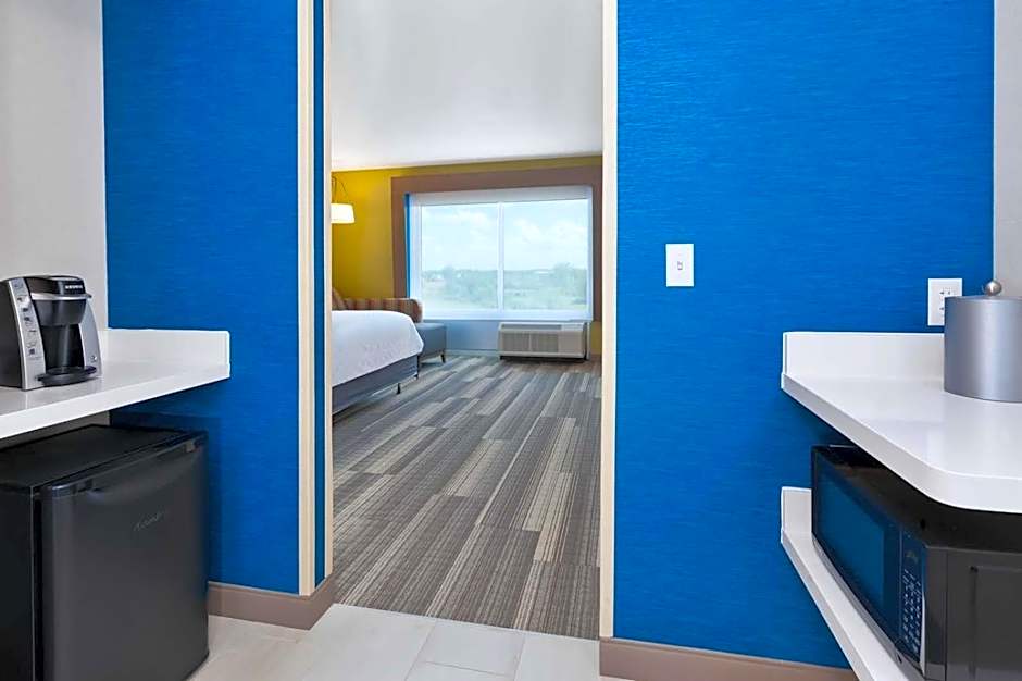 Holiday Inn Express and Suites Grand Rapids Airport- South By IHG
