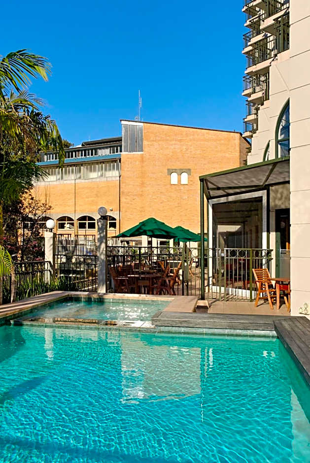 Parkside Hotel & Apartments