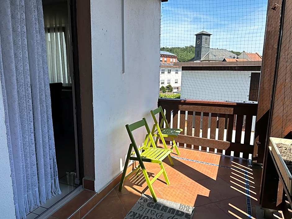 Parkplätze, Einzelbetten, 2 TVs, Balkon, Terrasse, fast Wi-Fi bis zu 1000 Mbit, Homeoffice
