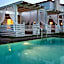 Alacati Cadde 75 Luxury Hotel