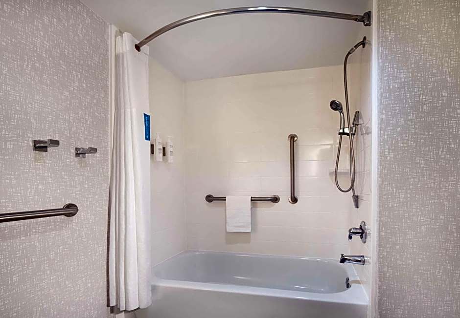 Hampton Inn By Hilton And Suites Atlanta Airport