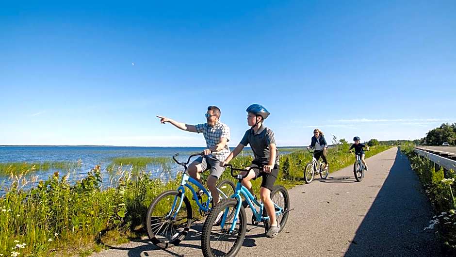 Terrace Bay Hotel - Lakefront