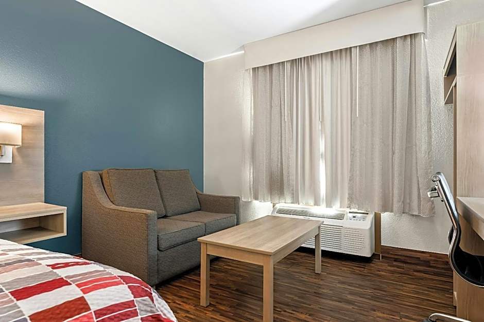 Red Roof Inn & Suites Tomah