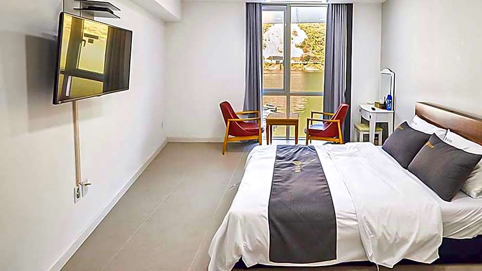 Crest72 Hotel