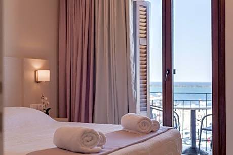 Superior Double Room with 1 Double Bed with Sea View