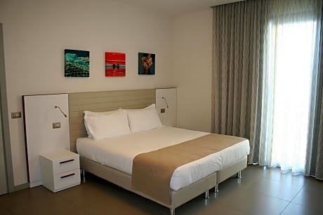 Double or Twin Room with Side Sea View