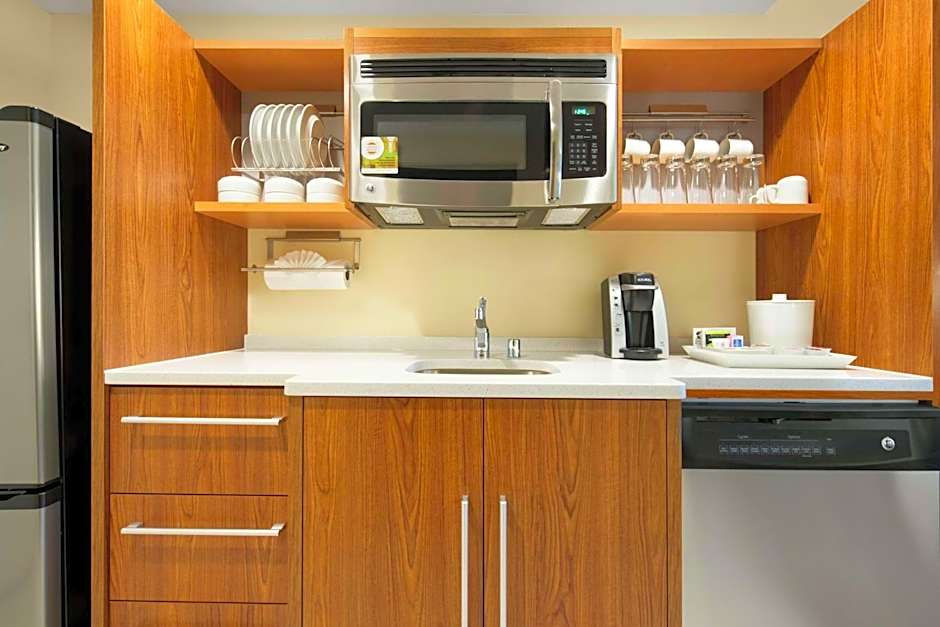 Home2 Suites By Hilton Milwaukee Airport, WI