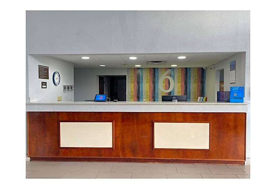 Motel 6 Canton, MS