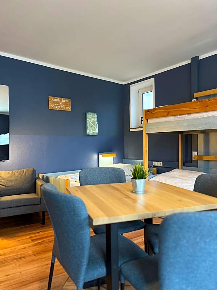 Blue Doors Hostel KTV