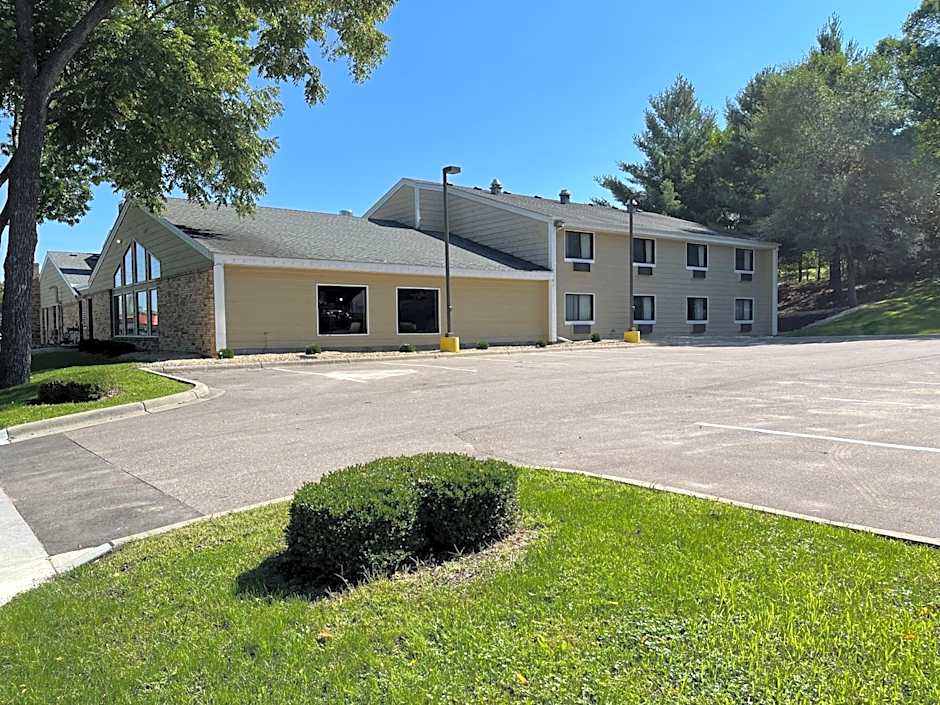 Nichols Inn & Suites