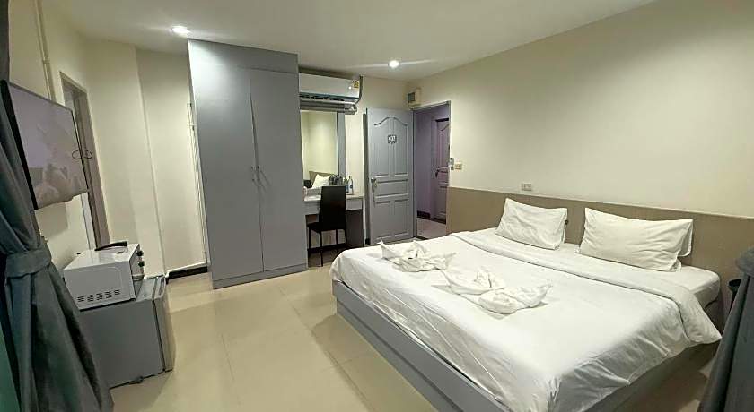 Yanud Hotel