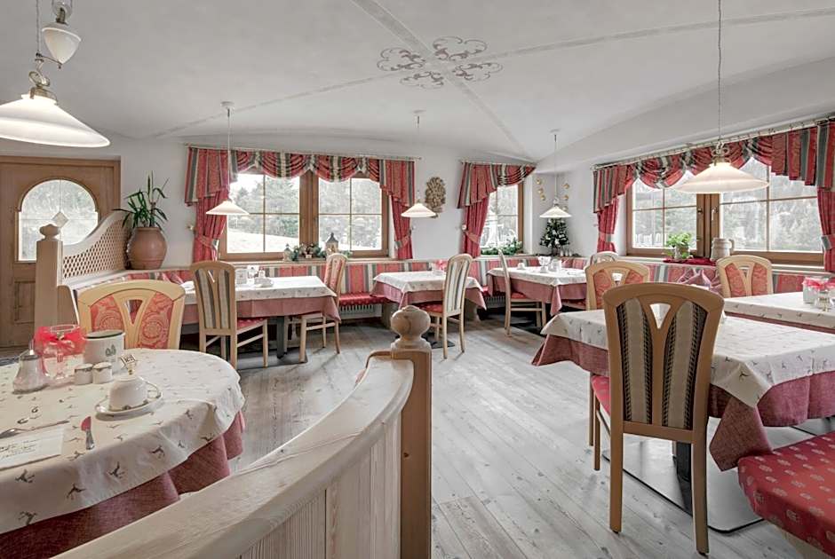 Hotel Ciasa Ai Pini