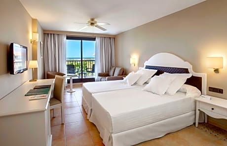 Deluxe Apartment With Sea View