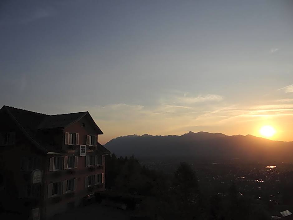 Waldrast Bed & Breakfast