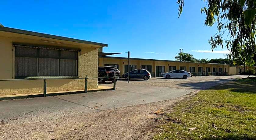 Lazy River Motor Inn