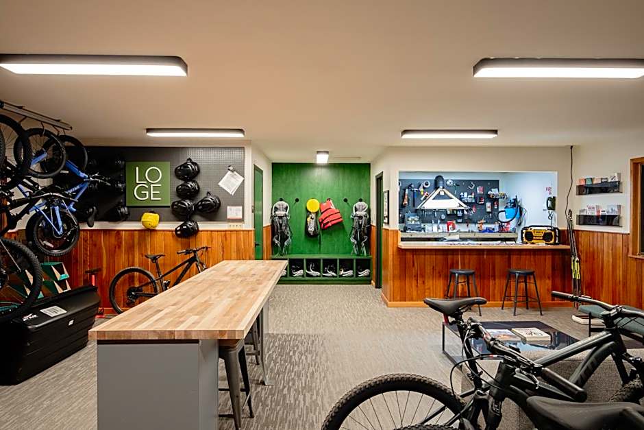 Loge Glacier – Essex, MT