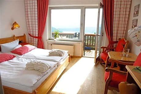 BELVEDERE - das BIO HOTEL Garni & SuiteHotel am Edersee ! Unser Geschenk für Sie, auch die GästeCard GrimmHeimat!