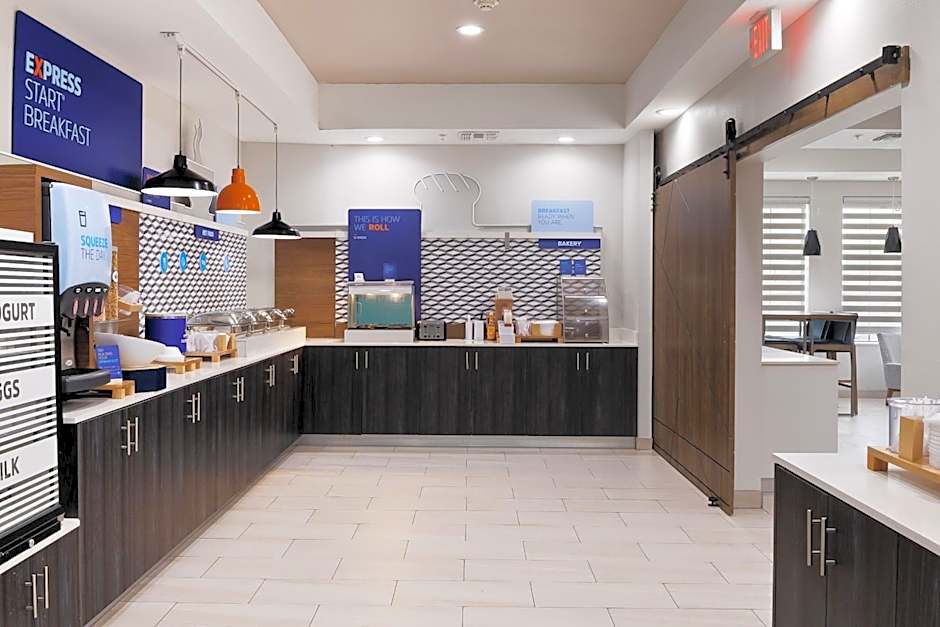 Holiday Inn Express Hotel and Suites Kingsville By IHG
