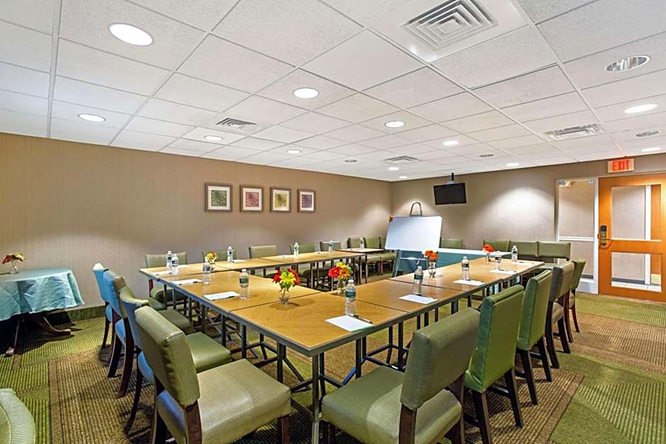 La Quinta Inn & Suites by Wyndham Boston Somerville