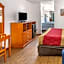 Econo Lodge Inn & Suites