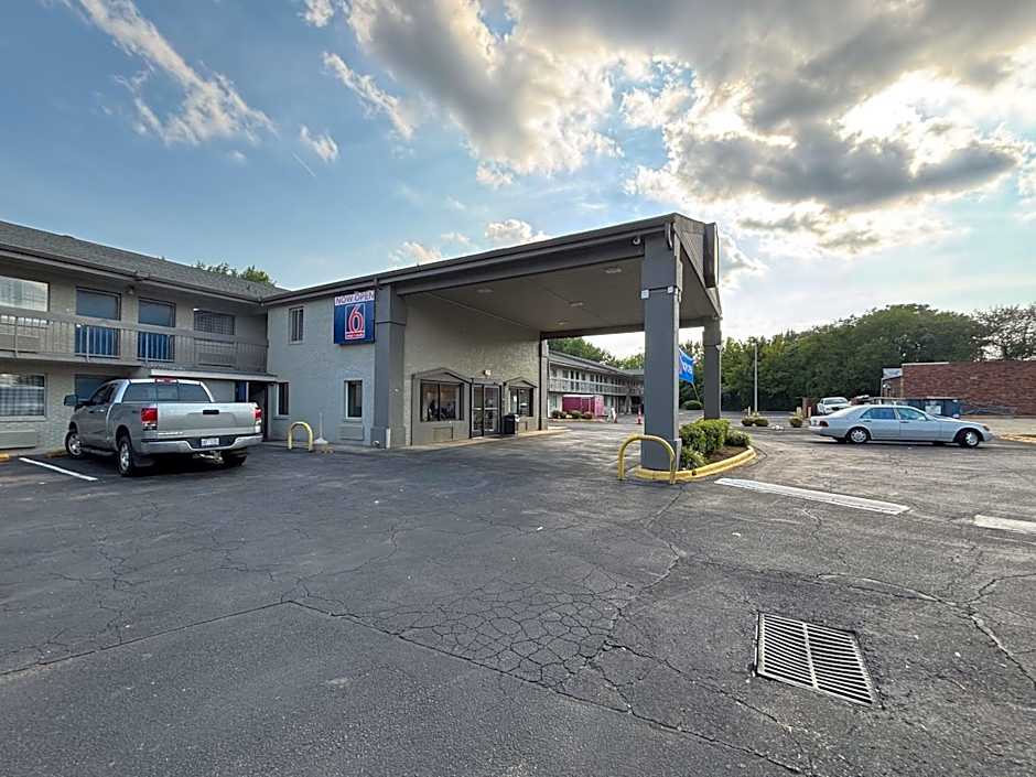 Motel 6 Charlotte, NC Northlake