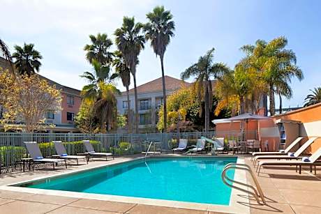Courtyard by Marriott Oakland Airport