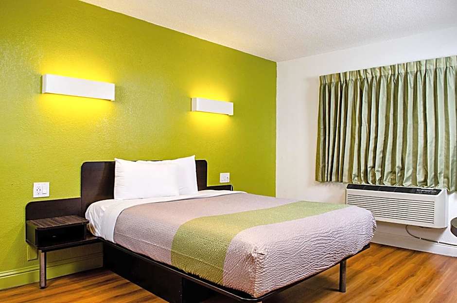 Motel 6-Modesto, CA - Downtown