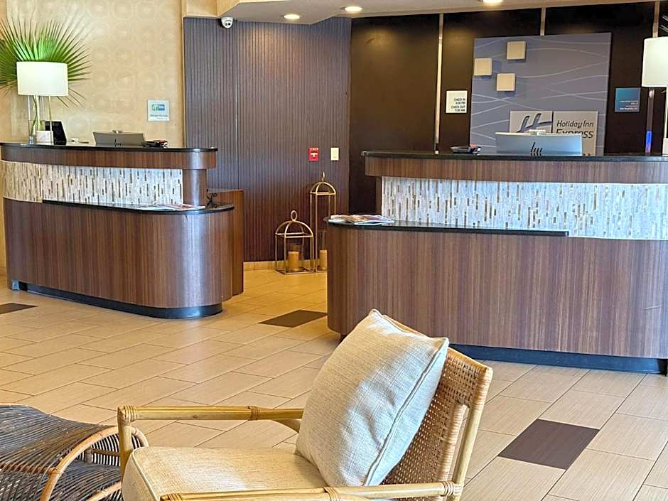 Holiday Inn Express & Suites Naples Downtown - 5th Avenue