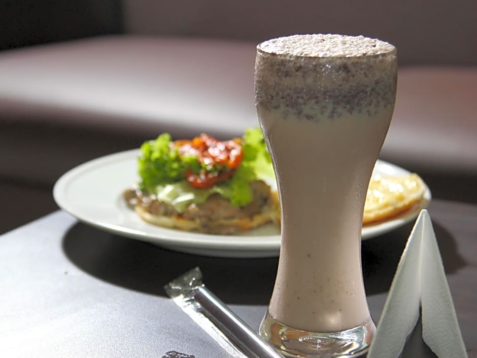 Richmond Hotel And Suites