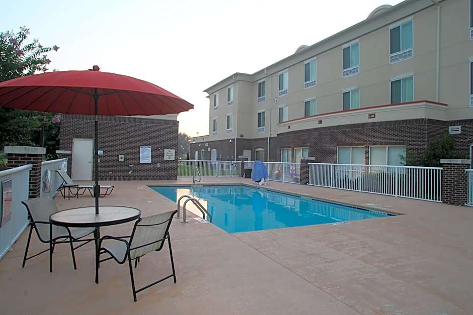 Holiday Inn Express Pembroke By IHG