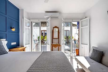 Deluxe Double Room with Private Bathroom