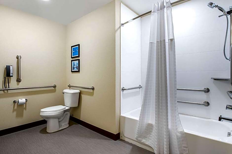 Comfort Inn & Suites Ames Near ISU Campus
