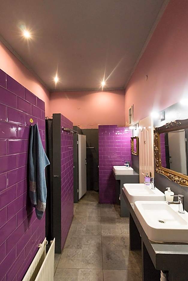 Baroque Hostel & Coworking