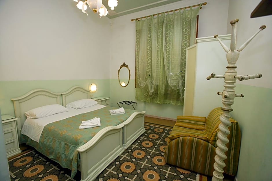 Hotel Desiree