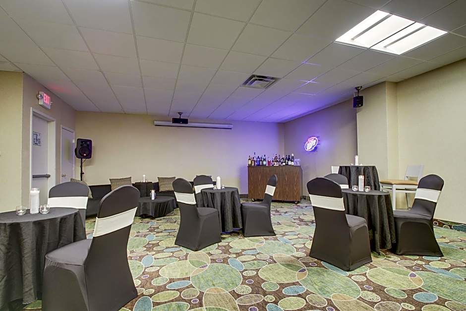 Holiday Inn Westbury-Long Island By IHG