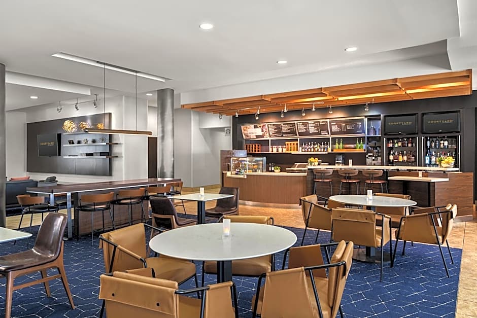 Courtyard by Marriott Evansville East