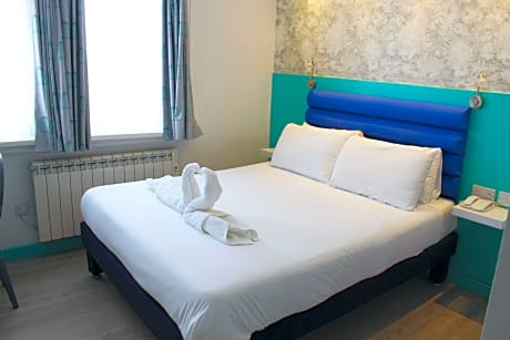 Small Double Room without View - Non-Smoking