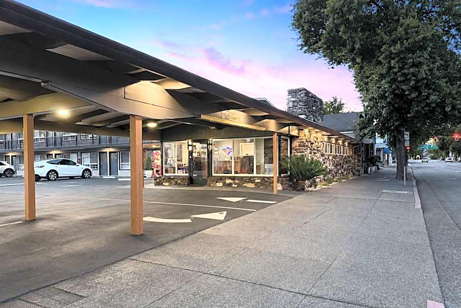Thunderbird Lodge