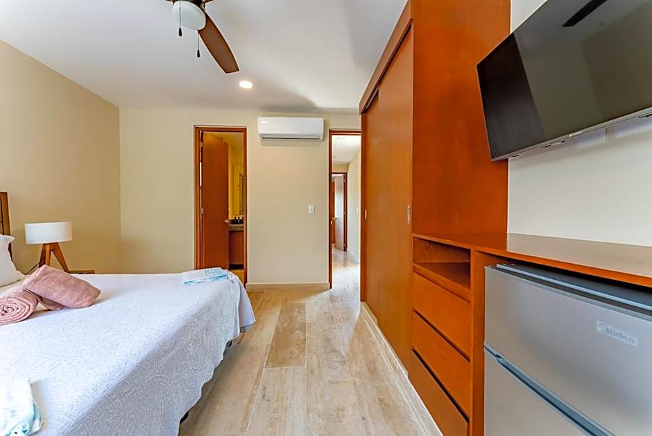 Luxury Apt Gym Jacuzzi WIFI Starlink